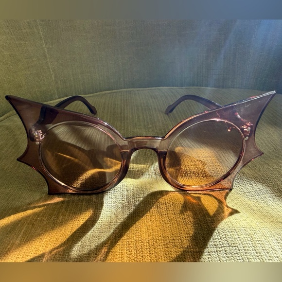 Accessories - Brown Cat-Eye Bat-Wing Sunglasses